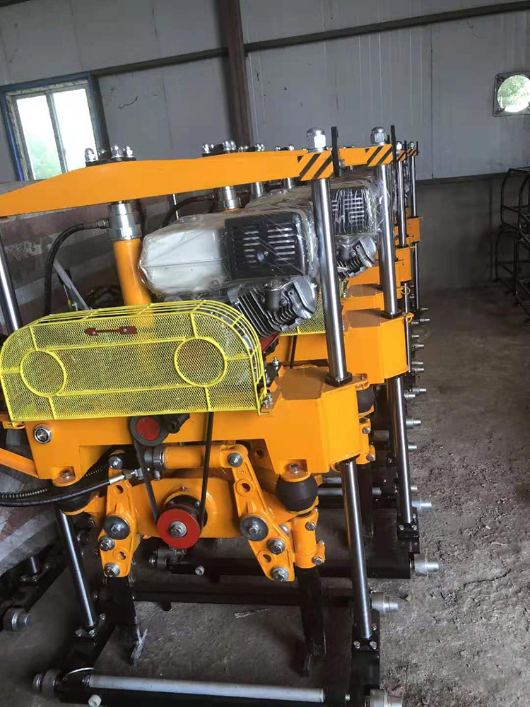 YD-22型液(yè)壓線路搗固(gù)機